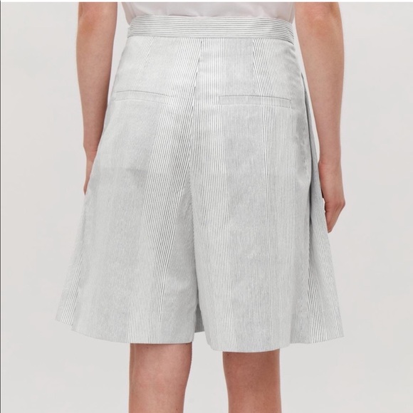 COS Striped Pleated High Rise Gaucho Shorts Preppy Academia Size 4 - Picture 3 of 10